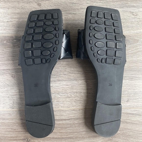 Quilted square toe sandals - Picture 3 of 3